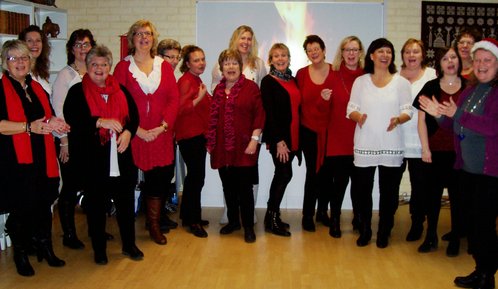 "Den Glada Kören" sjunger Julsånger på en Julkonsert för de äldre på Ranrikegården söndagen den 3 advent år 2013.